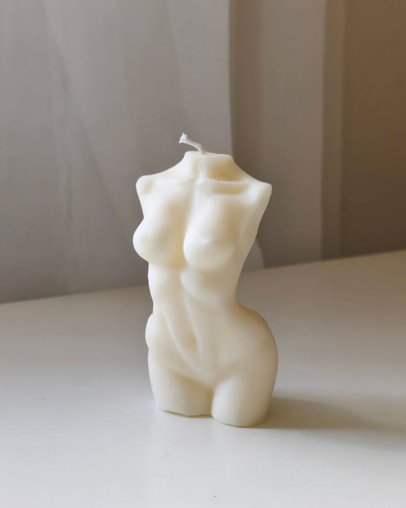 ženska figura skulpturna sveća