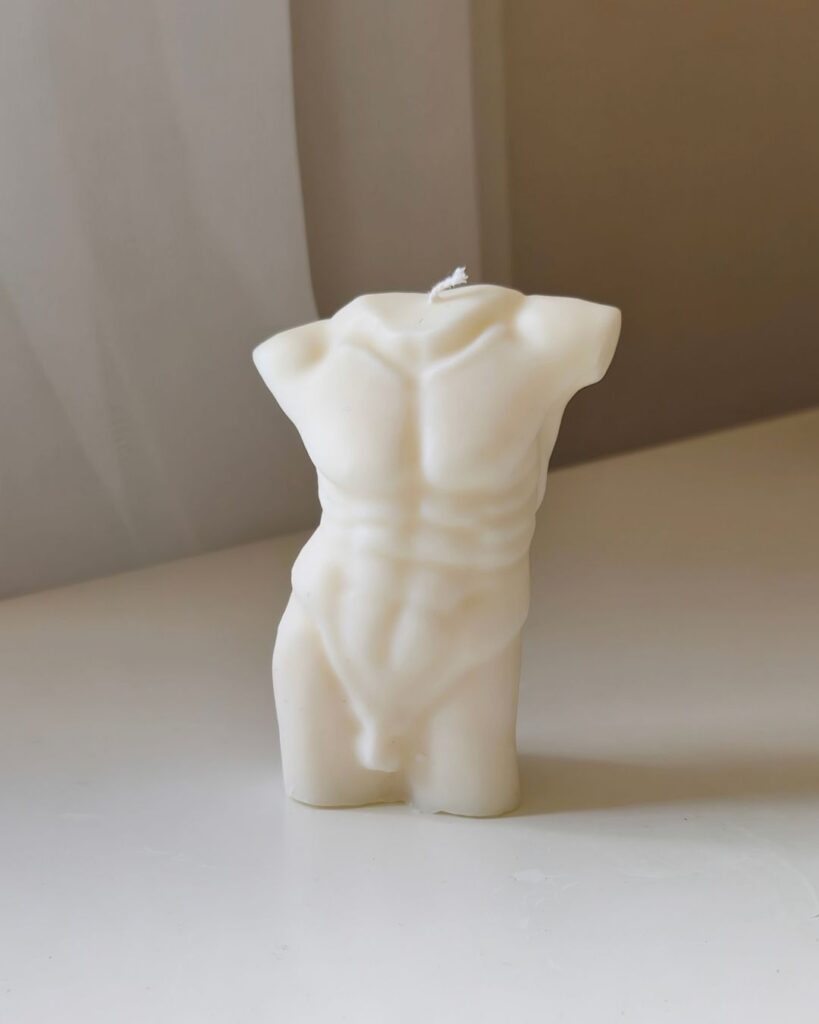 muska figura skulpturna sveca